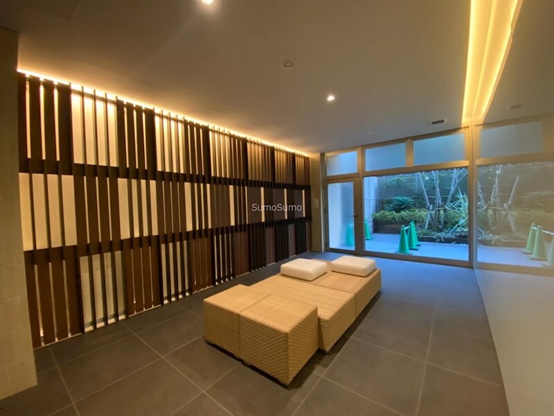 物件外観写真3　(ゆとりのあるロビーです)