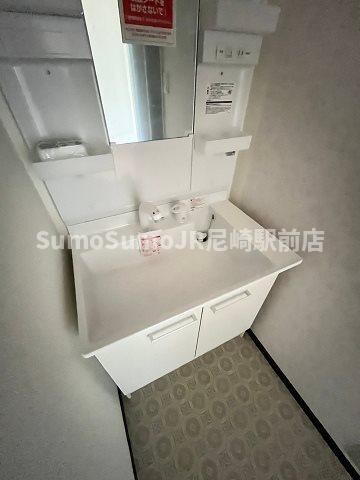 物件内観写真18　(使いやすい独立洗面台です)