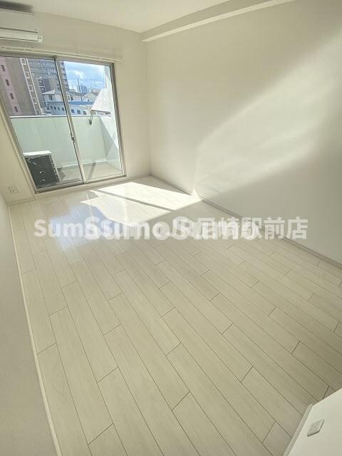 物件内観写真5　(ゆったりとした居間です)