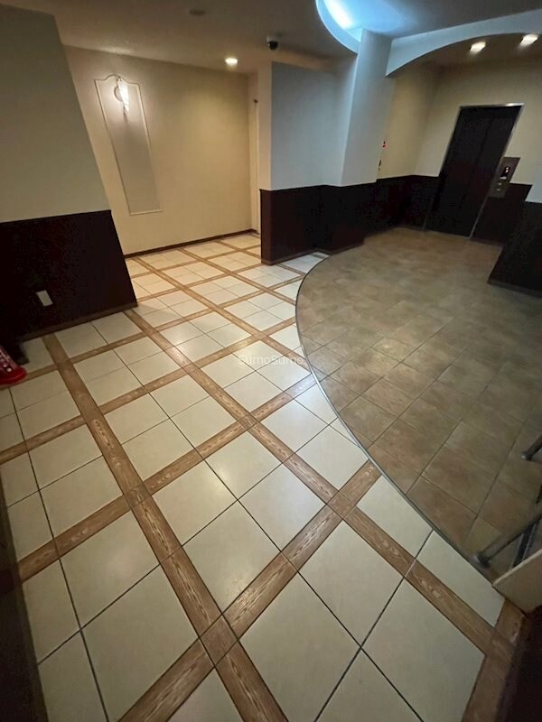 物件外観写真3　(落ち着いたロビーです)