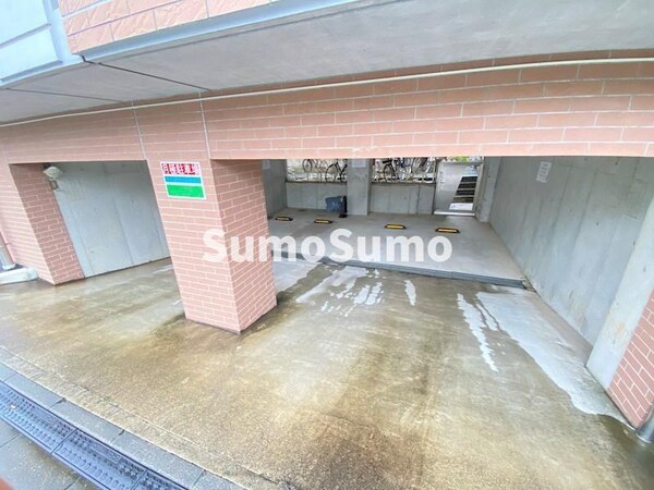 駐車場(駐車場に車を止められます)
