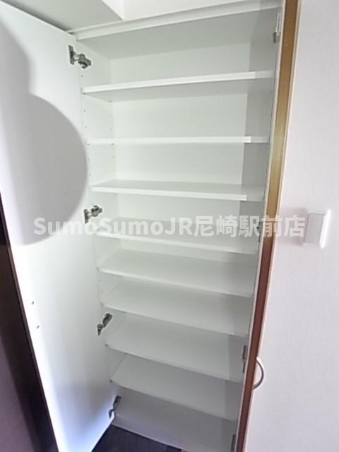 物件内観写真16　(ちょっとした収納スペースも充実しています)