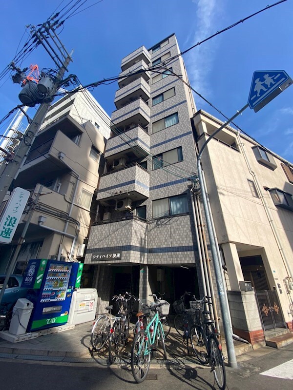 物件外観写真1　(落ち着いた雰囲気の外観です)