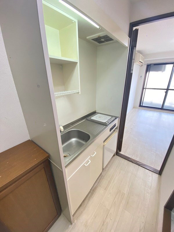 物件内観写真7　(コンパクトなキッチンで掃除もラクラク)