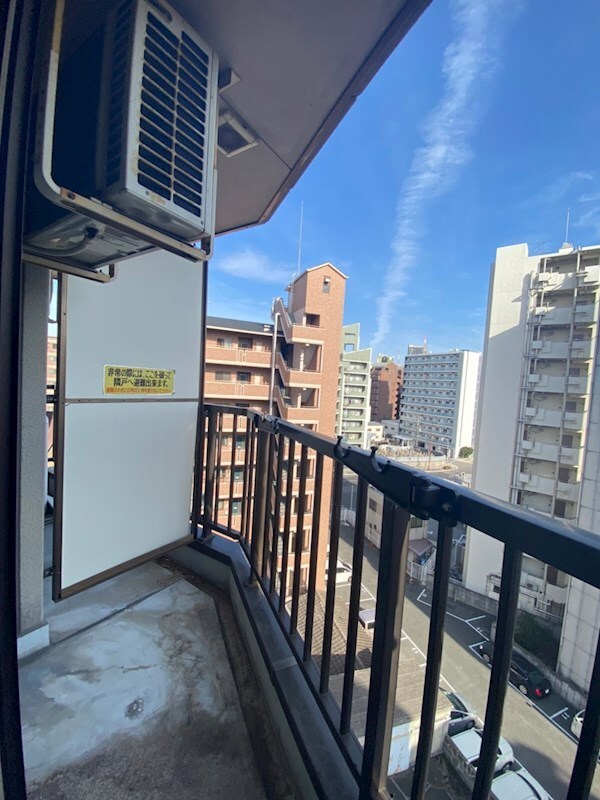 物件内観写真10　(バルコニーからの眺めを楽しみながら食事をしませんか)