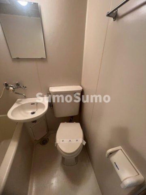トイレ(コンパクトで使いやすいトイレです)