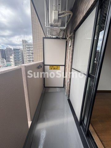 物件内観写真8　(暖かな日差しのふりそそぐバルコニー)