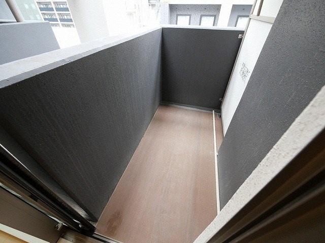 物件内観写真9　(外からの目が気にならないバルコニーで洗濯物が干せます)