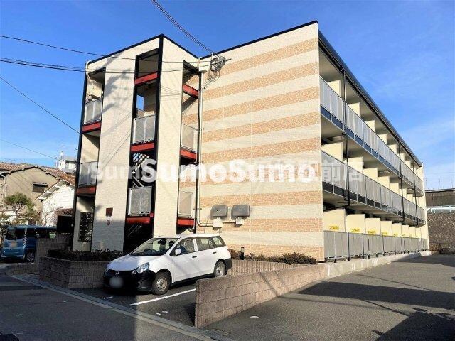 物件外観写真1　(落ち着いた雰囲気の外観です)