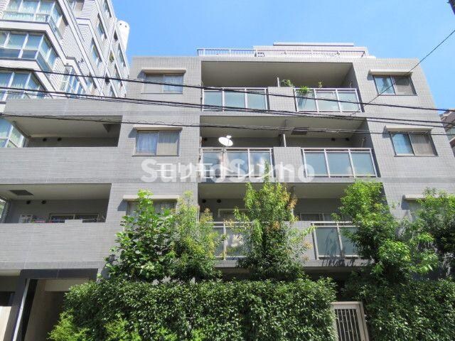 物件外観写真1　(外観は落ち着いています)