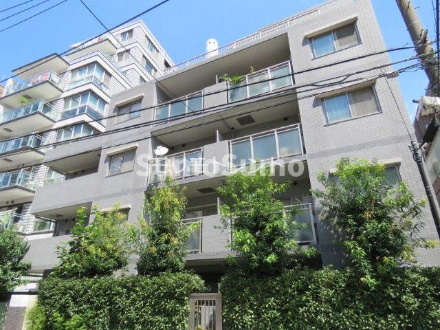 物件外観写真2　(落ち着いたエントランスです)