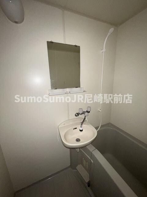 物件内観写真11　(忙しい朝には欠かせない洗面所です)