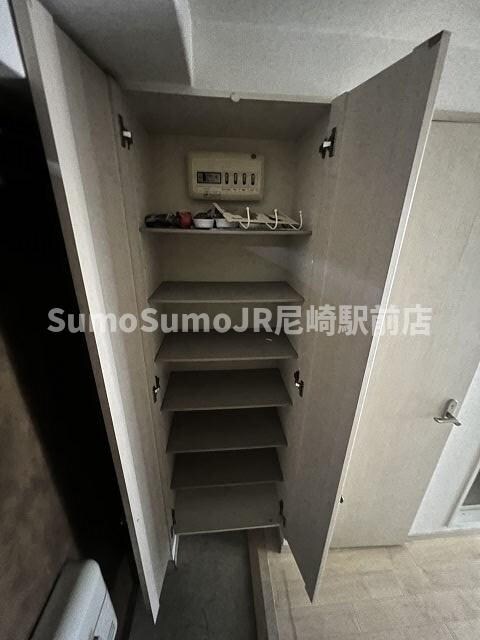 物件内観写真16　(大きなスペースがあり、収納には困りません)