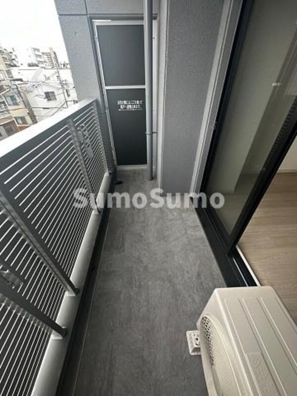 バルコニー(開放的で明るい空間を演出してくれるバルコニーです)