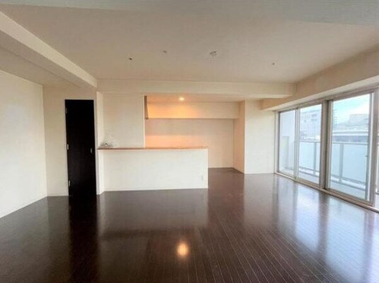 物件内観写真5　(ゆったり過ごせるリビングです)