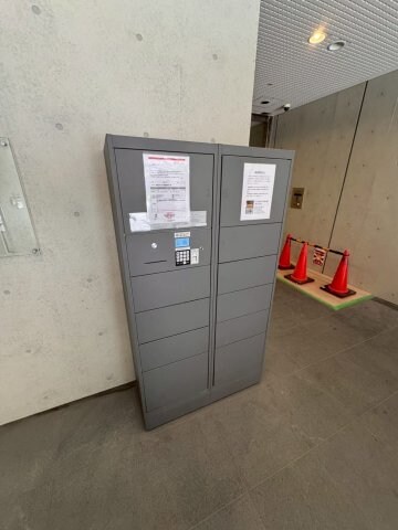 物件外観写真3　(清潔なロビーです)