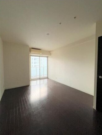 物件内観写真7　(落ち着いた色調の寝室です)