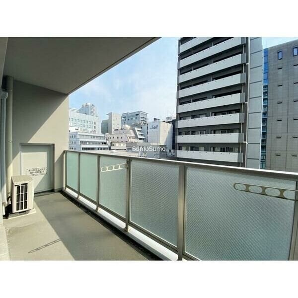 物件内観写真9　(暖かな日差しのふりそそぐバルコニー)