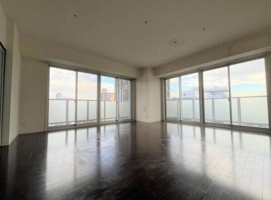 物件内観写真13　(ゆったりとしたリビングです)