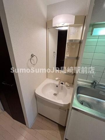 物件内観写真8　(独立洗面化粧台付き)