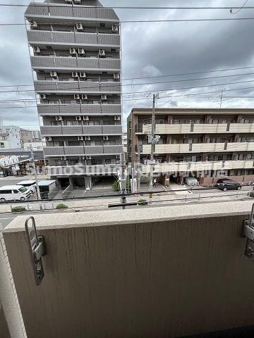 物件内観写真10　(外からの目が気にならないバルコニーで洗濯物が干せます)