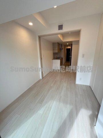 物件内観写真7　(おしゃれな居間です)