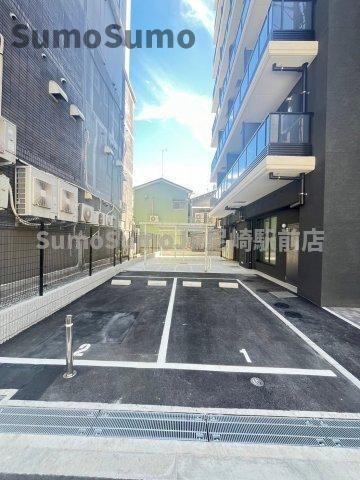 物件外観写真4　(駐車スペースもあります)