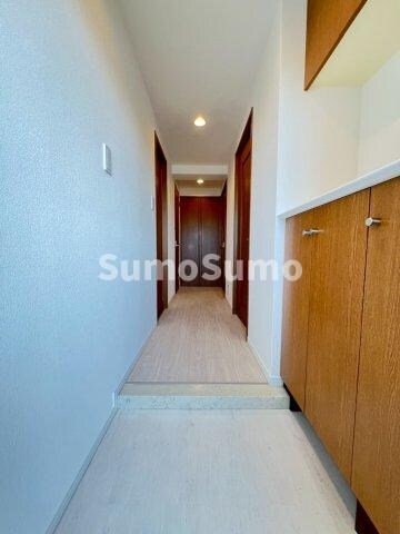 物件内観写真4　(収納もある玄関です)