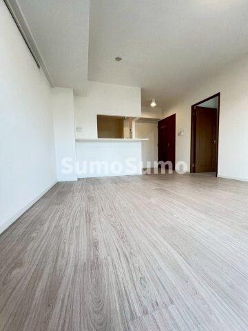 物件内観写真16　(ゆったりとした居間です)