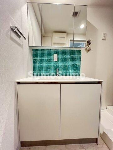 物件内観写真25　(広い洗面スペース)