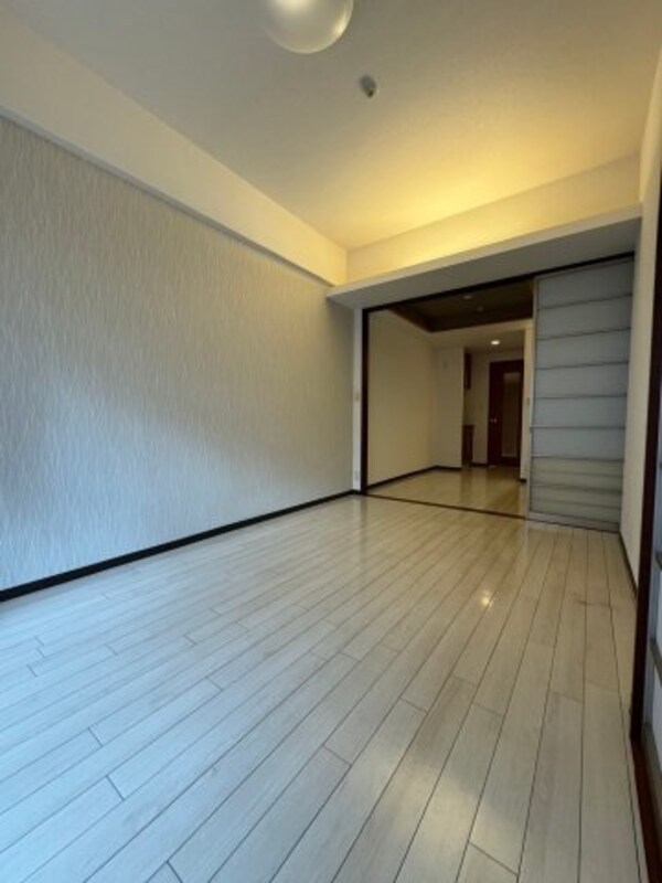 寝室(落ち着いて過ごせるお部屋なので、寝室にいかがでしょうか)
