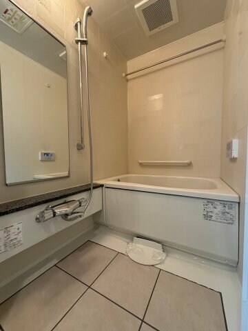 物件内観写真8　(日々の疲れを癒すお風呂付です)