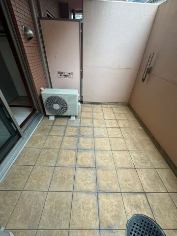 物件内観写真9　(お洗濯にも便利なバルコニー付き)