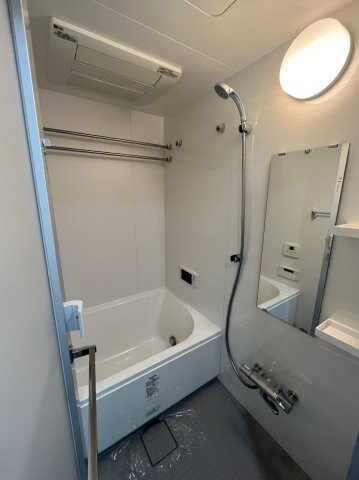 物件内観写真9　(日々の疲れを癒すお風呂付です)