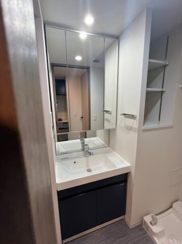 物件内観写真12　(忙しい朝には欠かせない洗面所です)