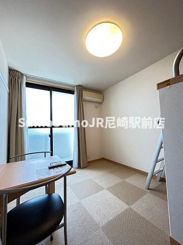 物件内観写真8　(使い勝手のいい寝室です)