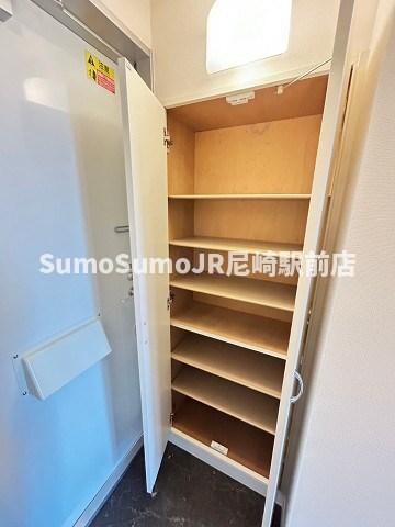 物件内観写真16　(便利な収納スペースです)