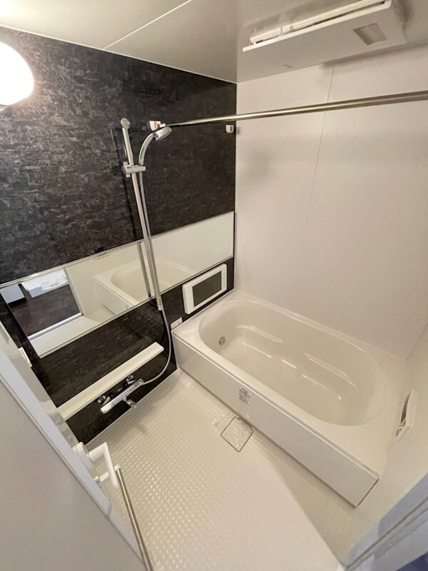 物件内観写真8　(コンパクトで使いやすいお風呂です)