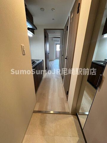 物件内観写真6　(ゆったりとした玄関です)