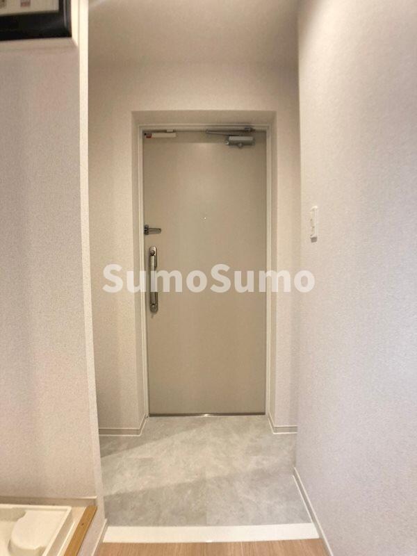 物件内観写真4　(収納もある玄関です)