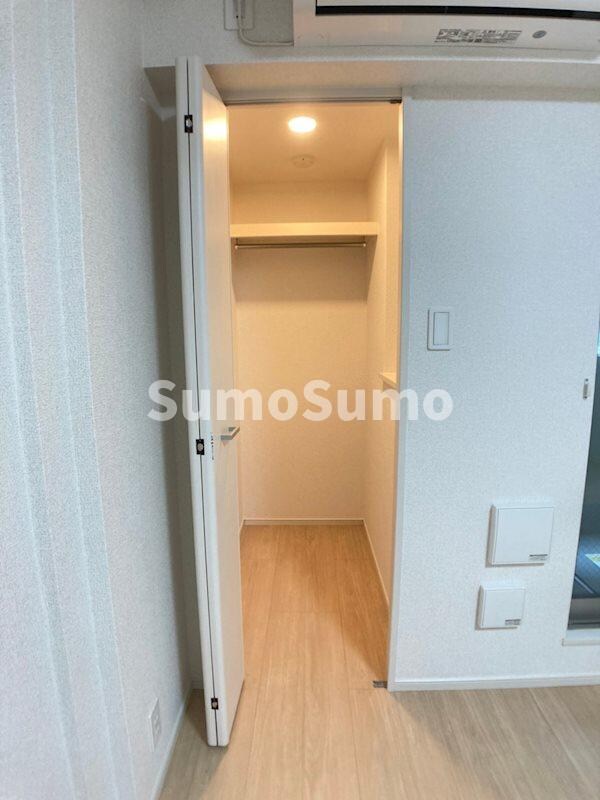 物件内観写真14　(大きなスペースがあり、収納には困りません)