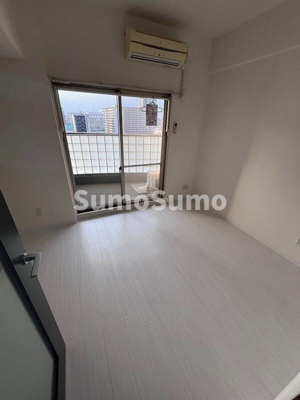 居室(おしゃれな居間です)