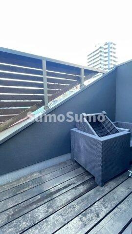 物件内観写真4　(お洗濯にも便利なバルコニー付き)