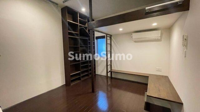 物件内観写真21　(明るい色調の室内です)