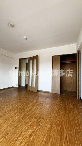 物件内観写真22　(ゆったりとした居間です)