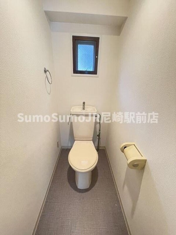 トイレ(落ち着いた色調のトイレです)