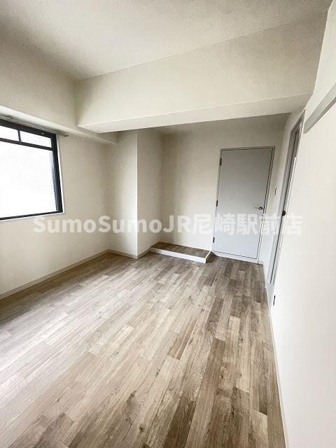 物件内観写真13　(おしゃれな居間です)