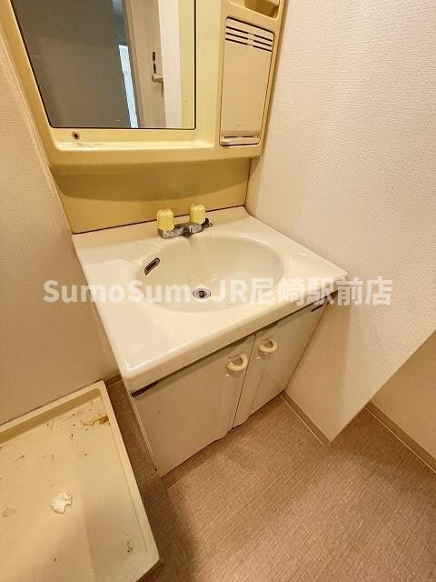物件内観写真21　(朝の支度にも助かる、独立の洗髪洗面化粧台)
