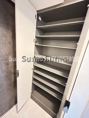 物件内観写真10　(便利な収納スペースです)