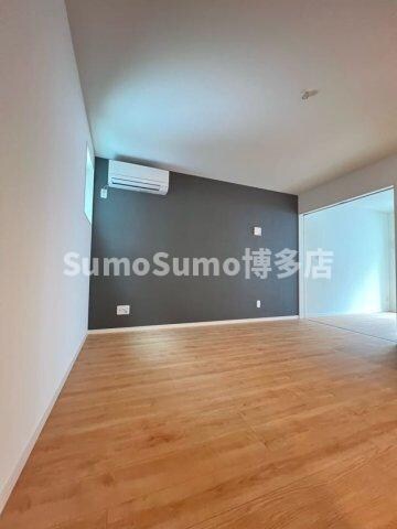 物件内観写真19　(こちらの居間で趣味の時間をお楽しみください)